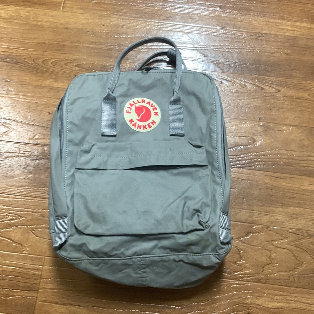 Fjallraven Kånken Light Gray Backpack